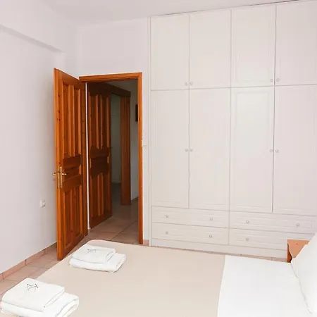 Seaside Apartment Kolios
