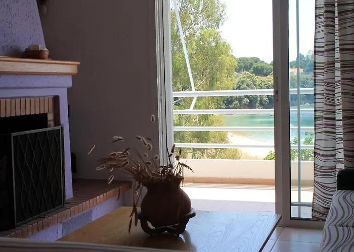 Seaside Apartment Kolios